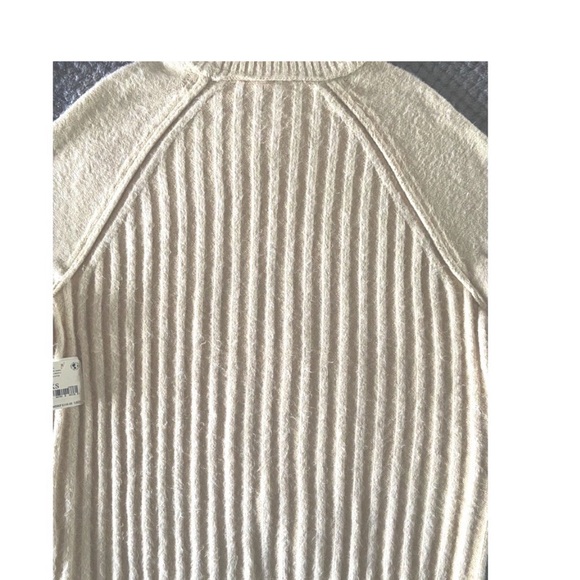 NWT. Free People Big City Turtleneck - Picture 8 of 14